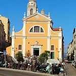 Centre Historique アパート